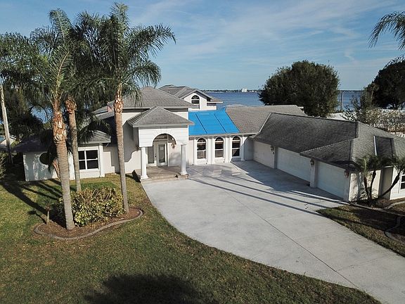 3rd image of 4221 Lakeview Dr