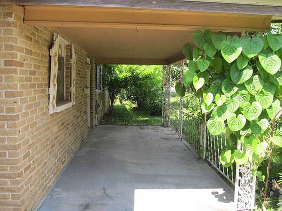 5th image of 812 Wiegand Dr