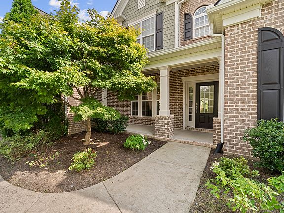 2nd image of 724 Thurrock Cir