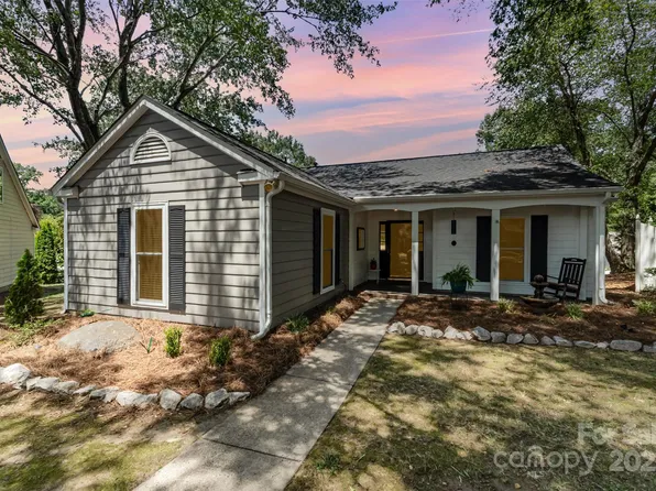 2722 Hillmont Dr, Charlotte, NC 28226