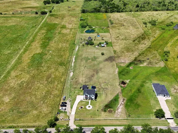 310 Toth Rd, Ennis, TX 75119