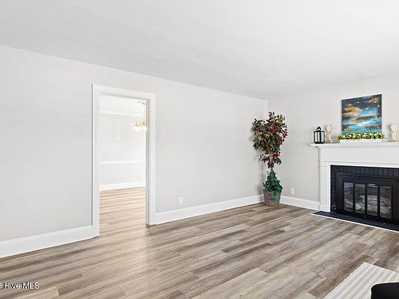 5th image of 207 S Englewood Drive
