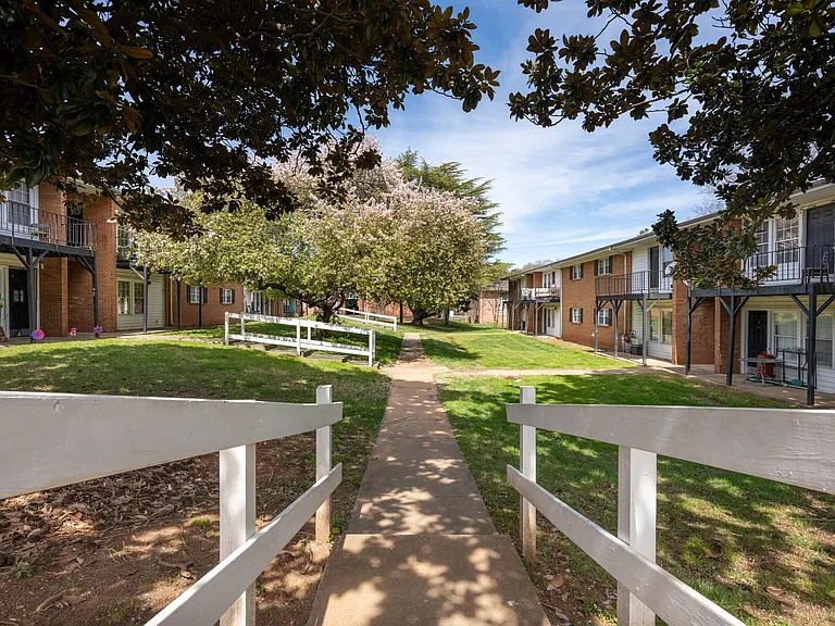 Charleston Apartments — Photo 10