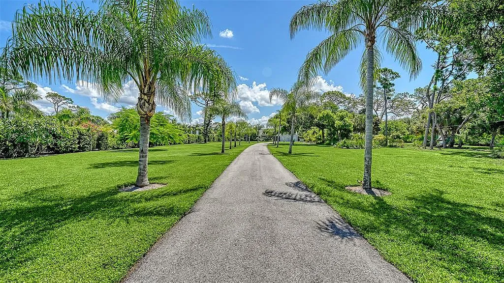 3 bed, 4.0 bath, 3779 sqft, $8,000 — Photo 4