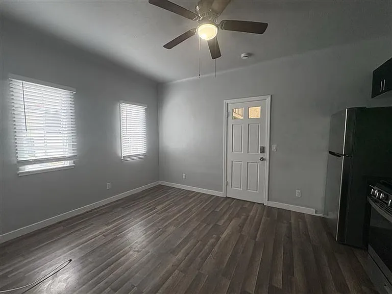 1000 Redondo Ave — Photo 2