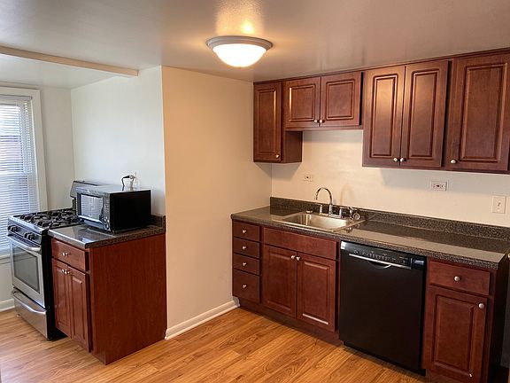3rd image of 1342 Circle Ave #2