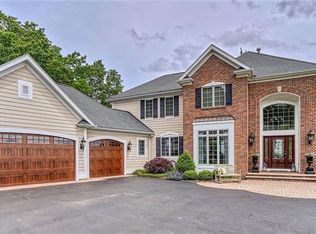 33 Sheffield Ct, Victor, NY 14564