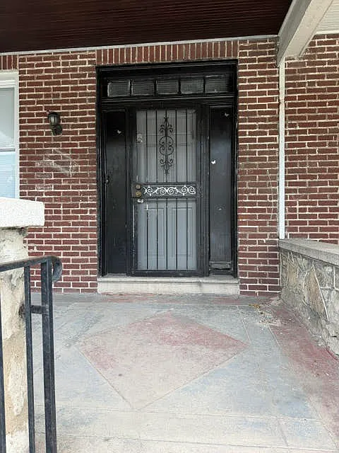 4 bed, 1.5 bath, 1548 sqft, $2,000 — Photo 1