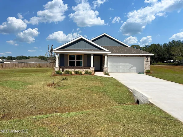 124 Dewberry Dr, Lucedale, MS 39452