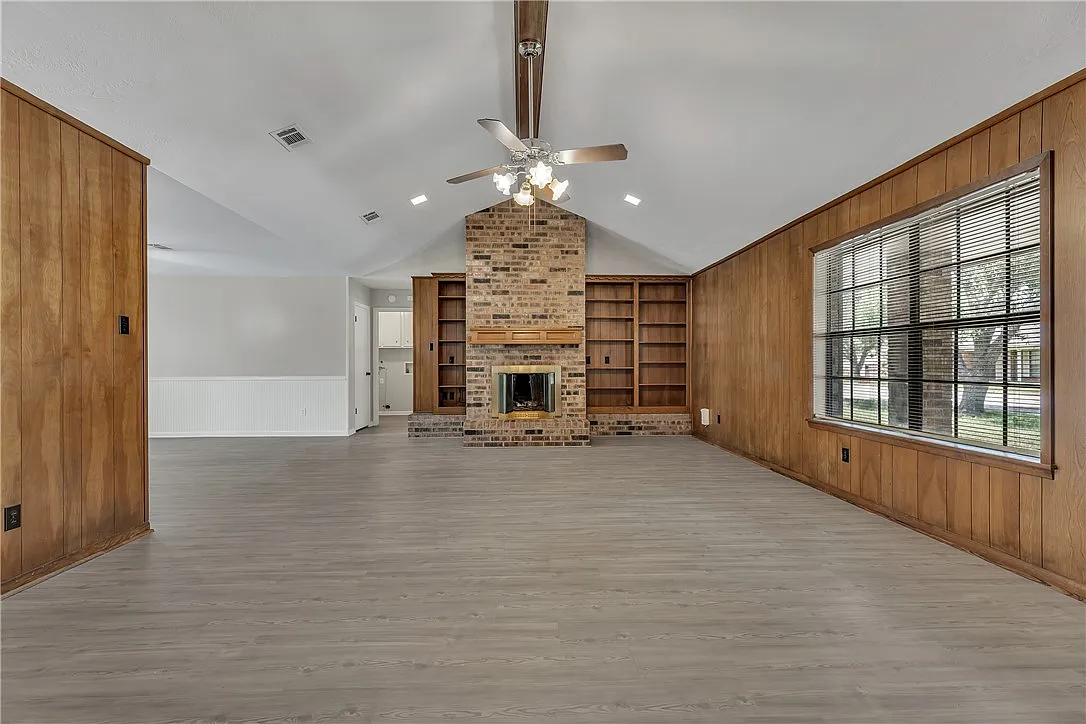 3 bed, 1672 sqft, $2,000 — Photo 2