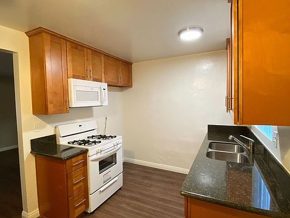 3rd image of 6423 Corona Ave #E