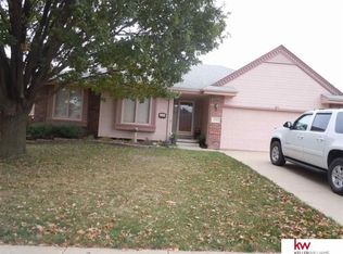 2126 Liberty Ln, Papillion, NE 68133