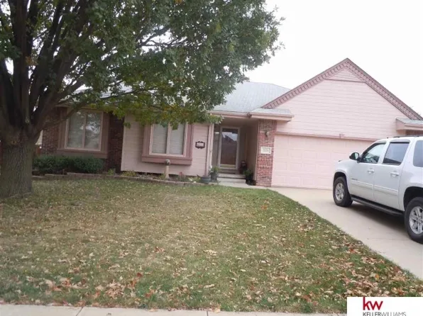 2126 Liberty Ln, Papillion, NE 68133