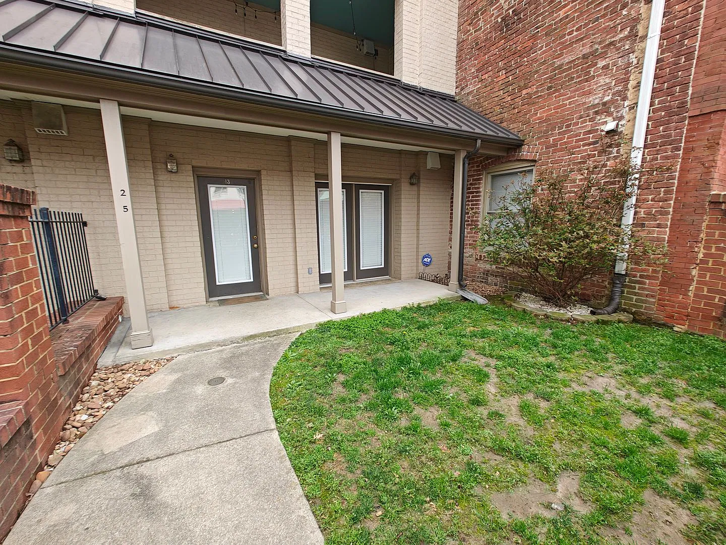 Large 2 bedroom one level condo on first floor — Photo 3