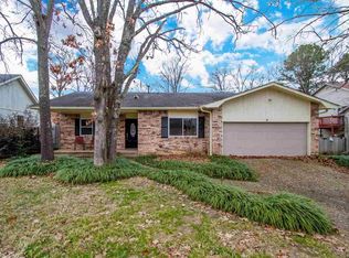 32 Prince Dr, Maumelle, AR 72113