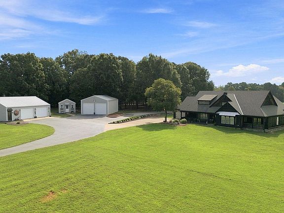 2nd image of 205 Clement Rd