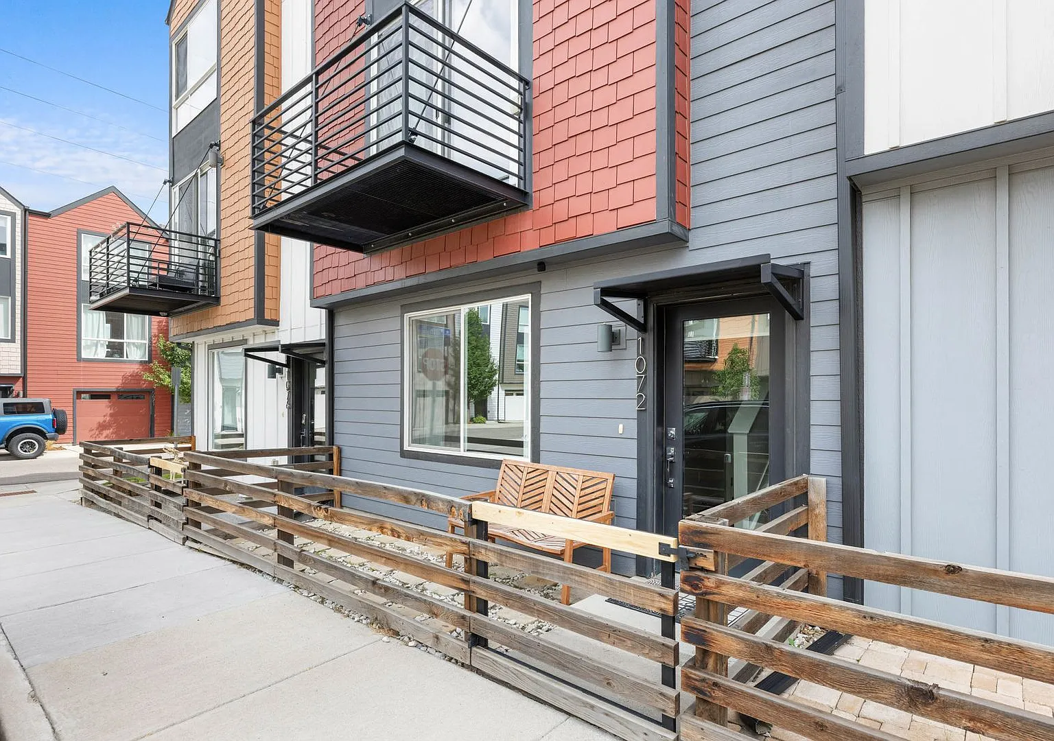 Spacious 3BD/2.5BA Home in Lakewood, CO! — Photo 2