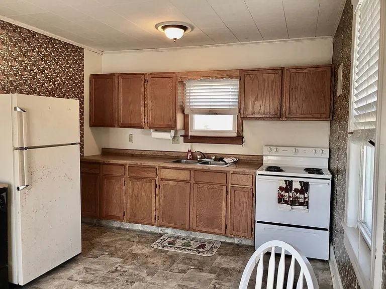 Large Sunny Kitchen