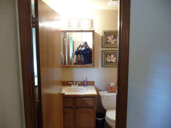 3rd image of 8634 Oxford Dr SE
