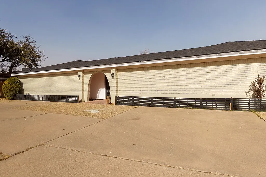 Building Photo - 3306R Haynes Ave