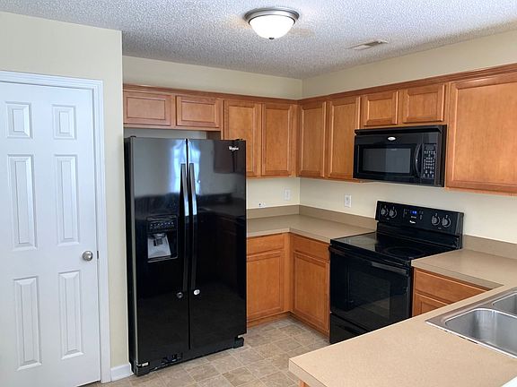 5th image of 646 Cairn Cir