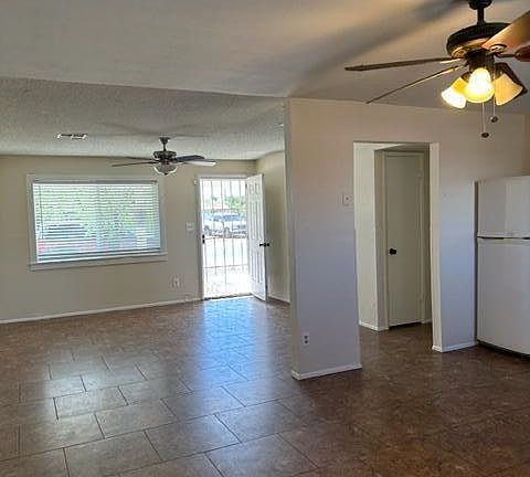 4th image of 7944 W CAMPBELL Avenue