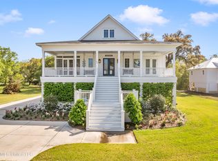 96 Boardman Ave, Bay Saint Louis, MS 39520