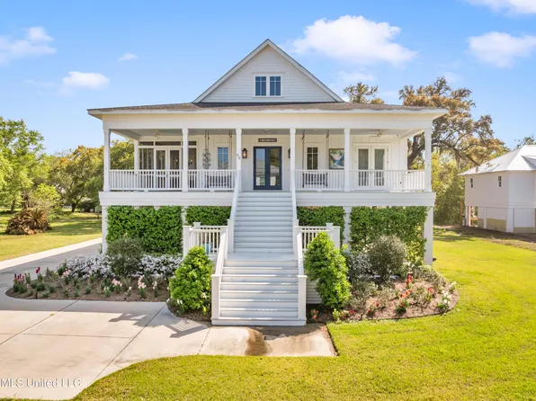 96 Boardman Ave, Bay Saint Louis, MS 39520