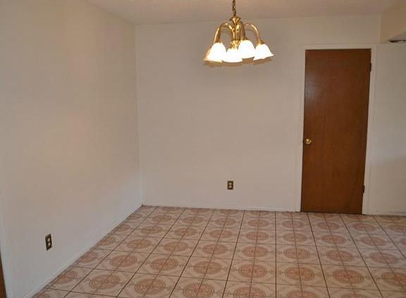 3rd image of 10401 Byzantium Ln