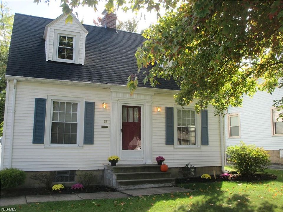 1st image of 37 Edgewater Dr
