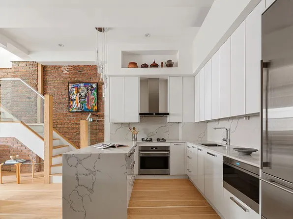 521 W 47th St Unit Phd, New York, NY 10036