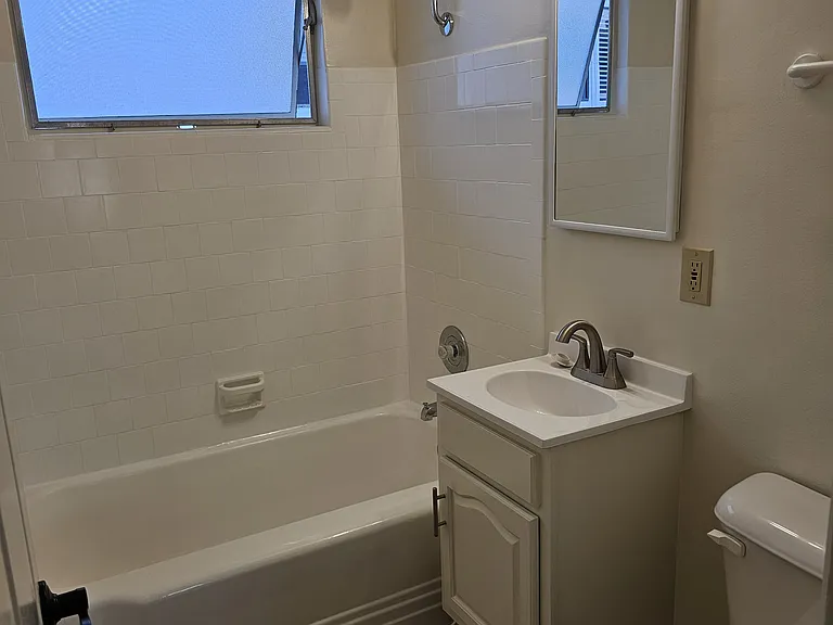 515 Center St #C — Photo 2