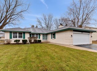 1307 W Whytecliff Rd, Palatine, IL 60067