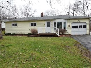 86 Thad Chapin St, Canandaigua, NY 14424