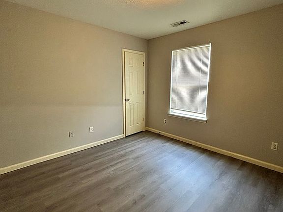 4th image of 100 Biltford Ave