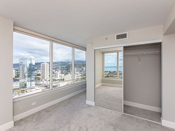 3rd image of 1009 Kapiolani Blvd APT 3910