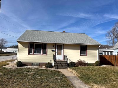 915 River St, Decorah, IA, 52101