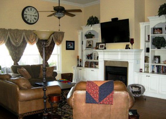 4th image of 423 Caravella Dr