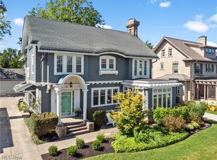 1064 Maple Cliff Dr, Lakewood, OH