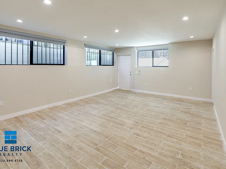 1035 N Hayworth Ave #100 — Photo 2