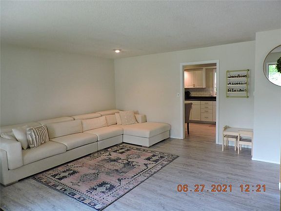 4th image of 335 S Cedarwood Dr