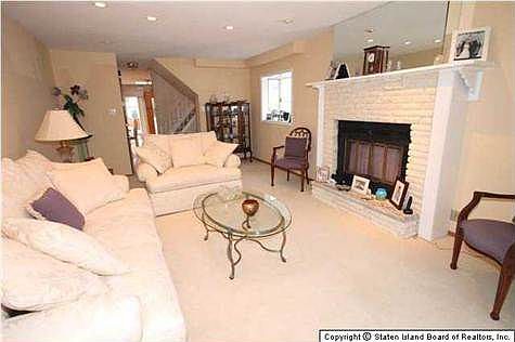 5th image of 40 Mulberry Ave