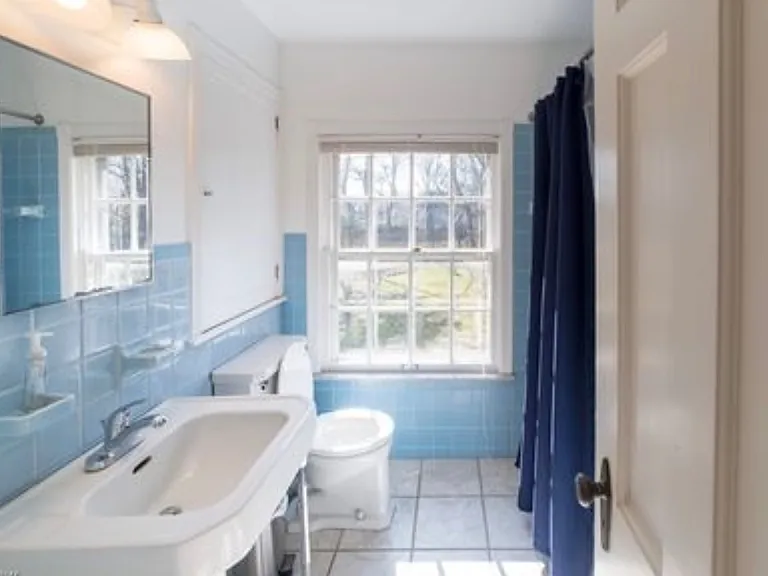 2402 Overlook Rd — Photo 12