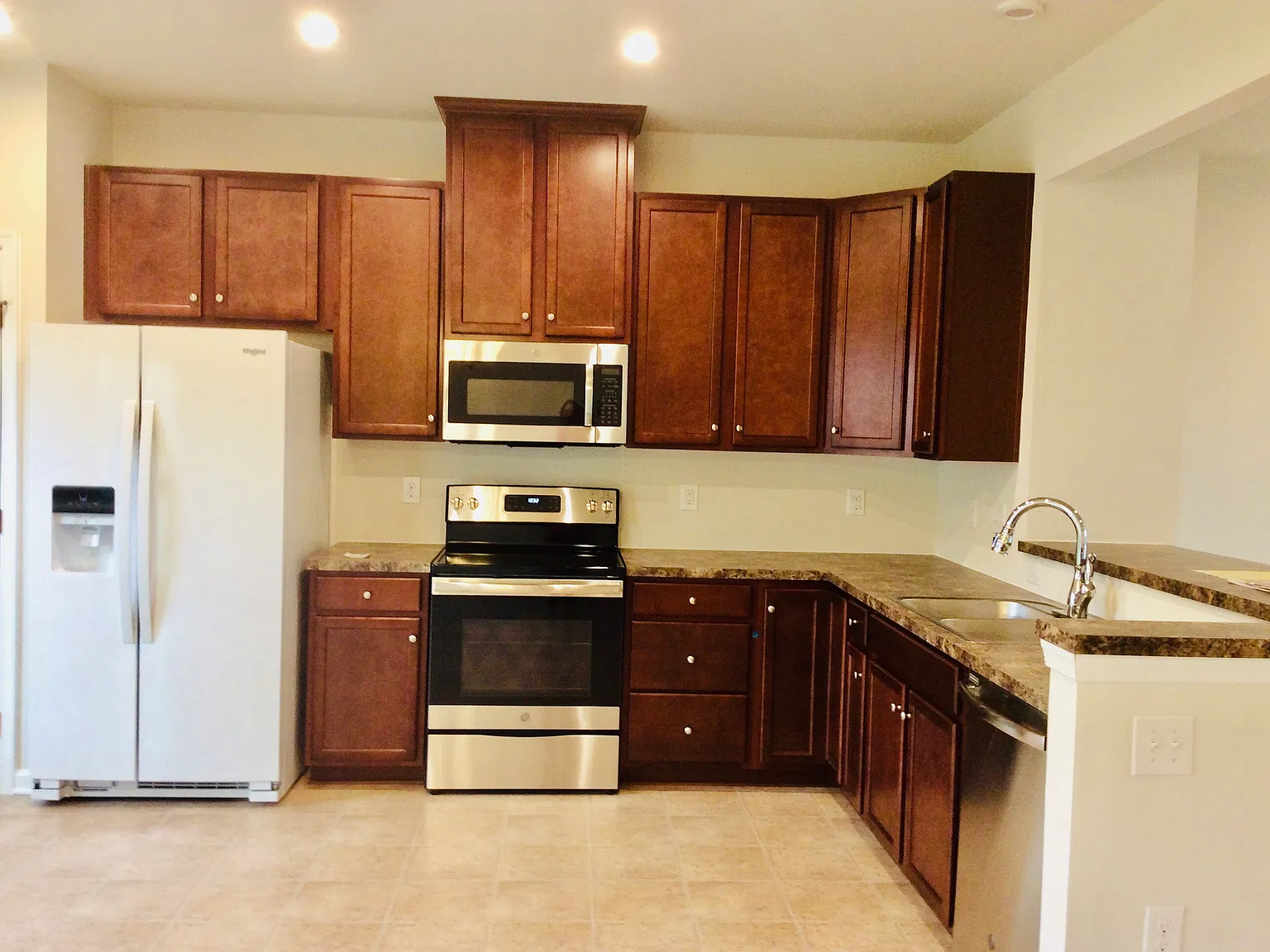 3 bed, 2.5 bath, 2200 sqft, $2,980 — Photo 4