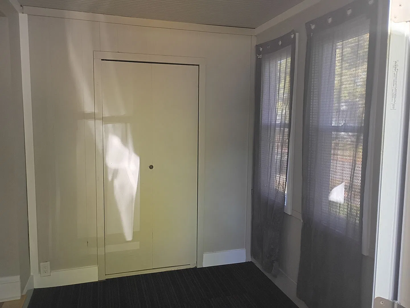 5005 N 56th St 2 bed 1 bath House — Photo 2