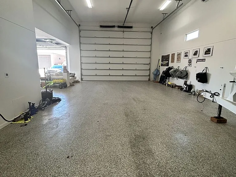 4736 N Diana Ave — Photo 36