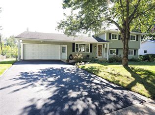 9 Sahara Dr, Rochester, NY 14624