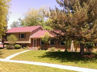 2200 Riverlea Cir, Naperville, IL 60565