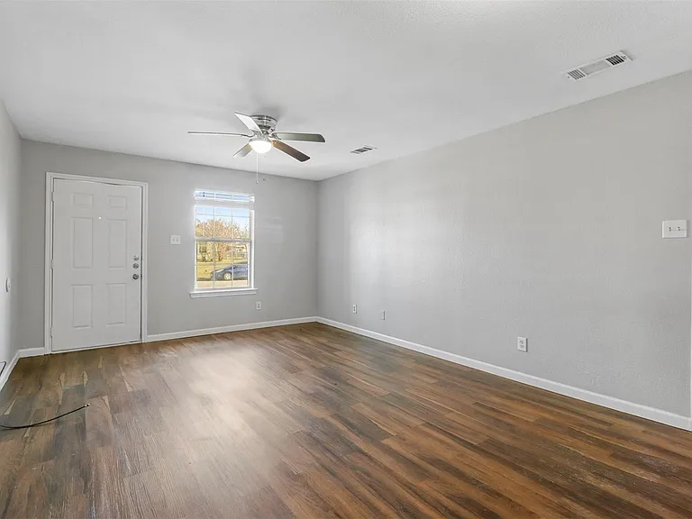 1716 Manor Garden Curv — Photo 3