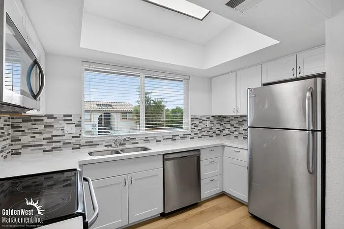 2 bed, 2.0 bath, 807 sqft, $1,100 — Photo 3